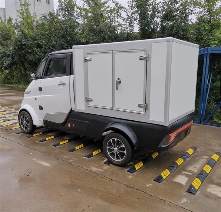 Veicoli elettrici per consegne Runhorse J2-P