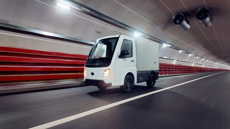 Electric Cargo Van With Refrigeration Box